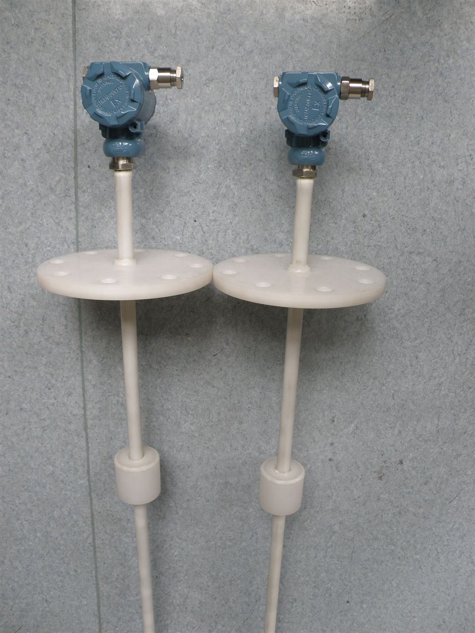 uhz 供应济南顶装pp/pvc防腐浮球液位计图片
